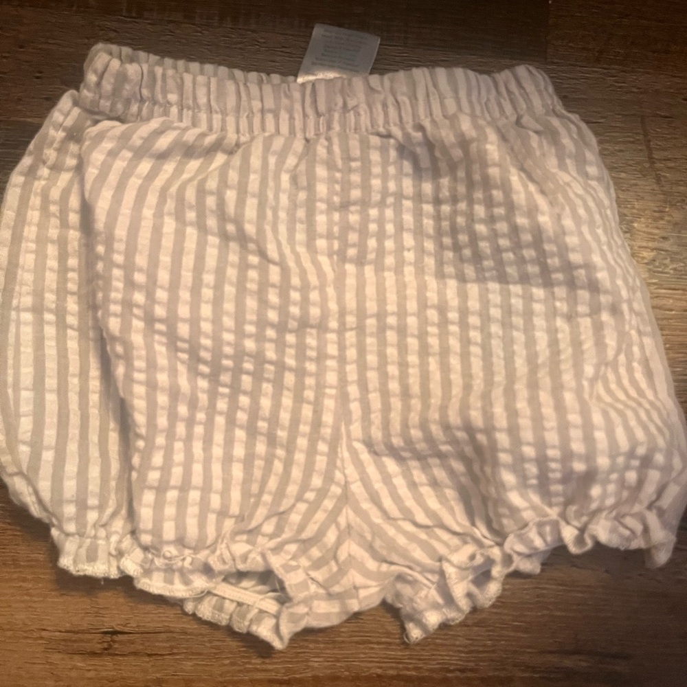 White and Gray Seersucker Elastic Shorts